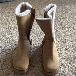 Roxy Women's Tan Fur lined leather Boots SZ 8 like new